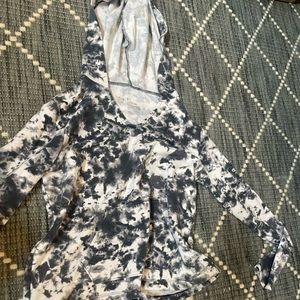 White and black sweat shirt never worn